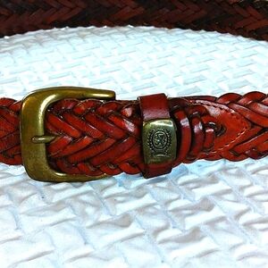 Vintage brown woven leather belt. Unisex size  32 length 39 Brass hardware good